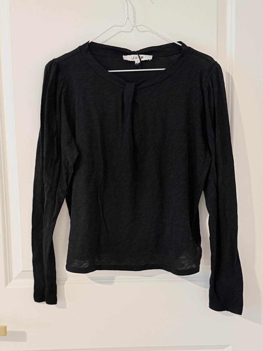 Joe's Slub with twist and KEYHOLE Long Sleeve Shirt  - Size M (NWT)**